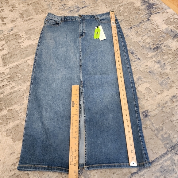 NWT Rachel Zoe Stretch Denim Maxi Skirt Front Slit Medium Wash size 14. - Picture 9 of 15